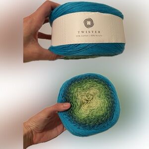 HOBBII TWISTER 1093 yrds 55% COTTON 45% ACRYLIC OMBRÉ BLUE-GREEN CAKE YARN